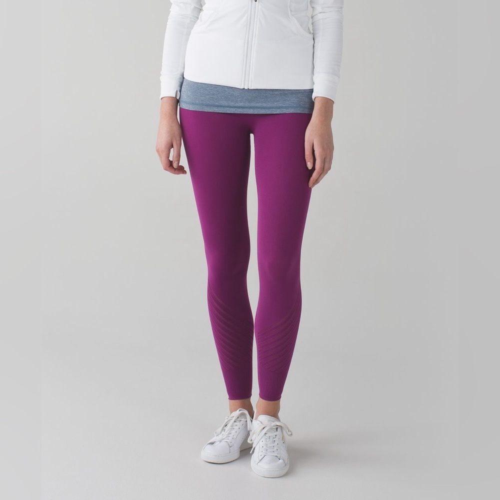 Lululemon Enlighten Tight Regal Plum Seamless Leggings Size Small